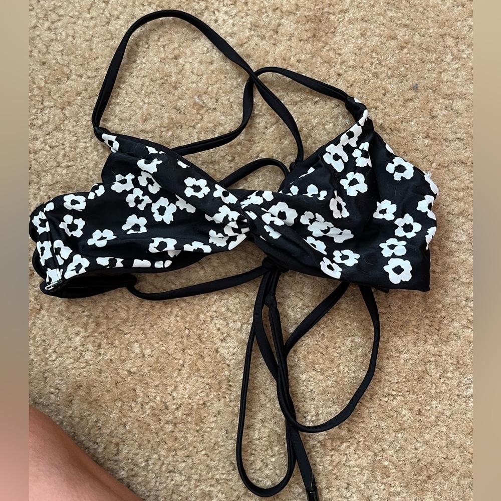 Floral strappy bikini top